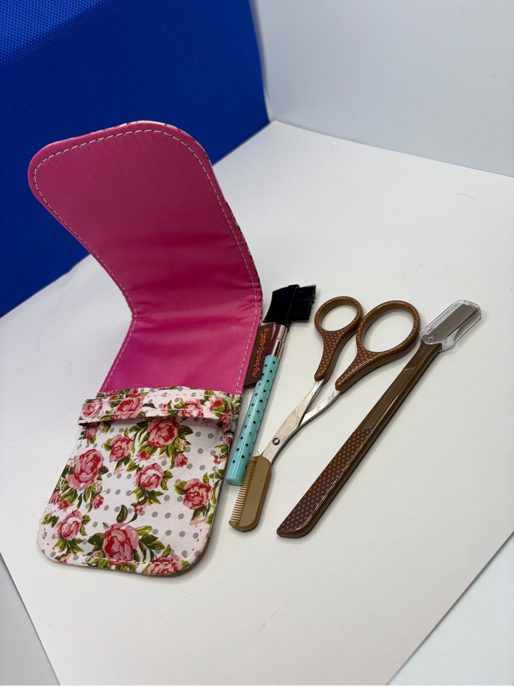 My Beauty Spot Floral Travel Eyebrow Grooming Set with Case - Scissors and Brush